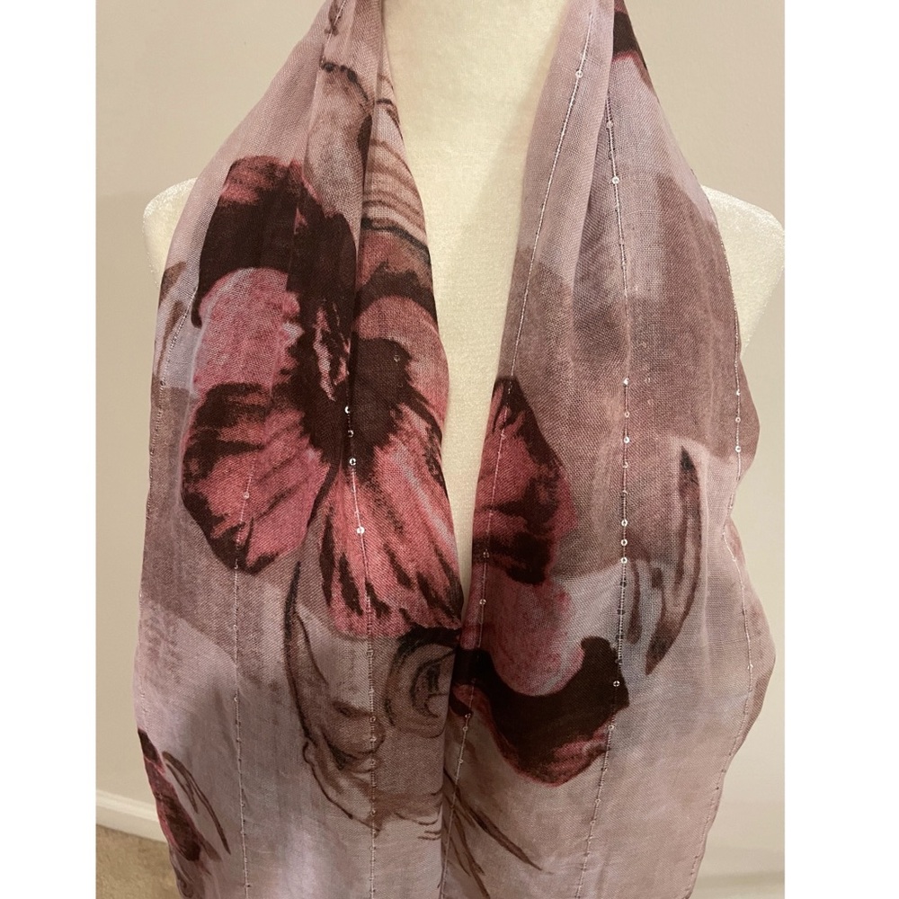 • Scarf • - Picture 3 of 6